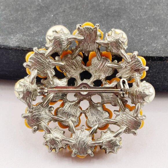 VINTAGE Orange plastic, faux pearl, clear AB rhinestone flower cluster brooch - Picture 8 of 8